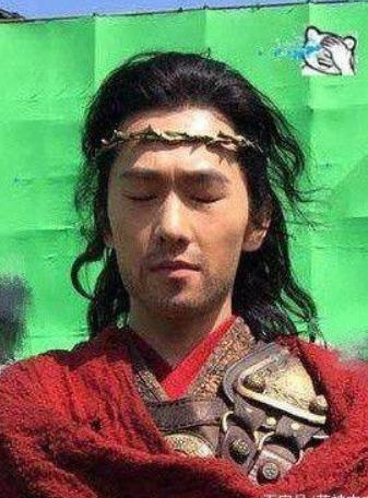 翻盘了,两年不见,我竟然被杨洋满脸胡渣的糙汉形象圈粉了