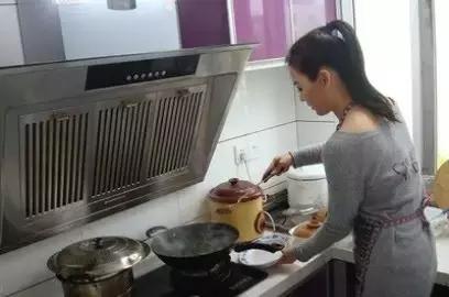 “老公水开了，帮我倒面粉吧”瞬间家毁人亡，粉尘爆炸太可怕！