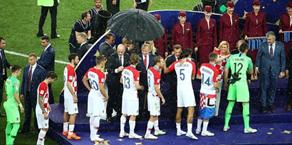 世界杯是足球比赛英语,2014足球世界杯决赛英文作文