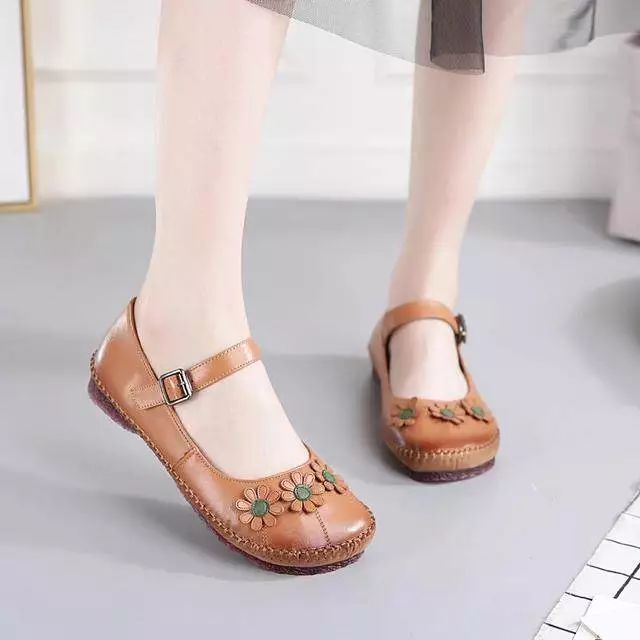 女人穿小白鞋的忌讳,奶奶鞋怎么穿好看又耐穿