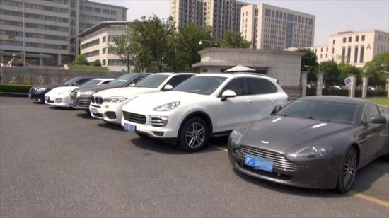 男子冒充老总骗租六豪车价值八百万，全部套现获利两百万被拘