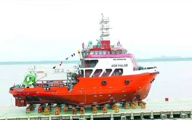 中国制造世界最大的矿砂船40万吨,造一艘载重量较大的船作业