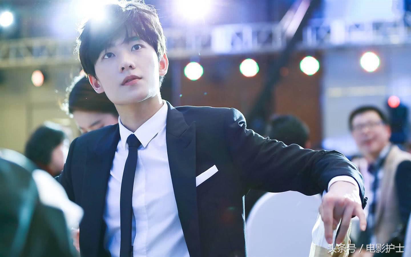 杨洋娱乐热搜第一名,杨洋颜值吊打小鲜肉