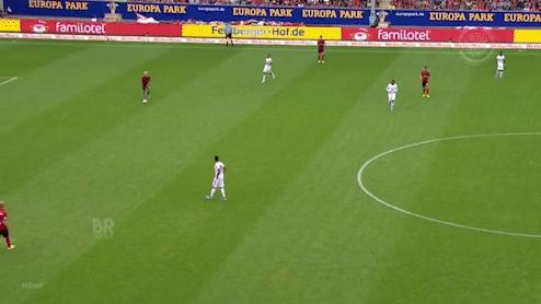 新晋德国国脚中卫科赫，弗莱堡后防线上的罗宾侠