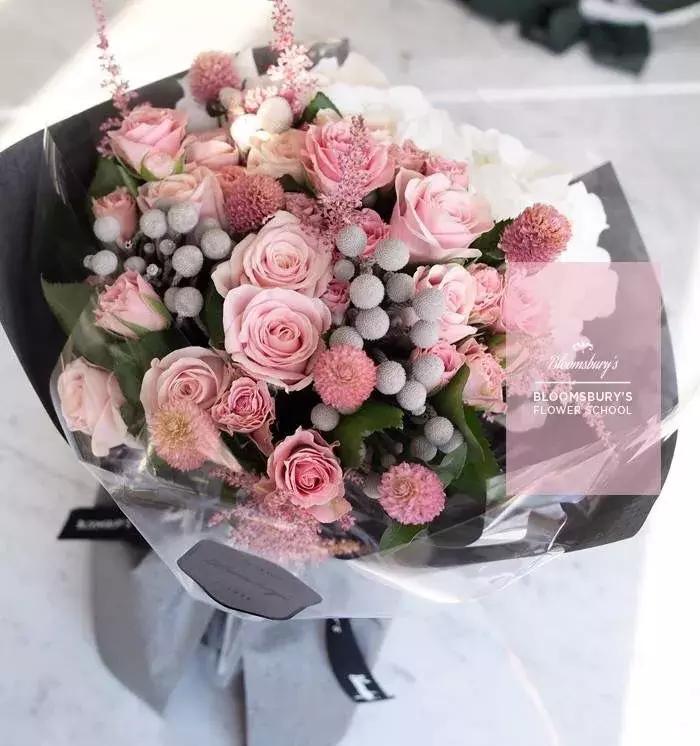 不同颜色玫瑰代表的花语,情人节送自己的玫瑰花语