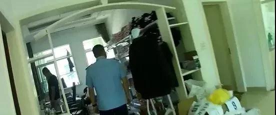 杭州一男子花128元买包怀疑是假lv,gucci短袖t恤假货