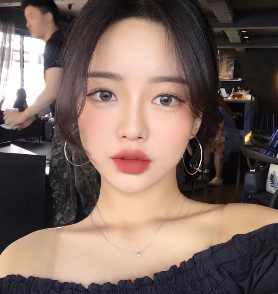 戴美瞳新手一次成功的方法,新人第一次戴美瞳详细教程