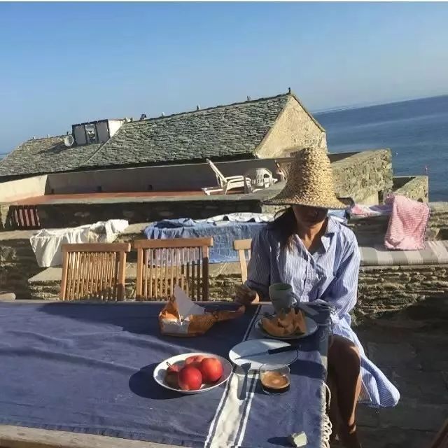 孔孝真穿的裙子,孔孝真穿着启示录