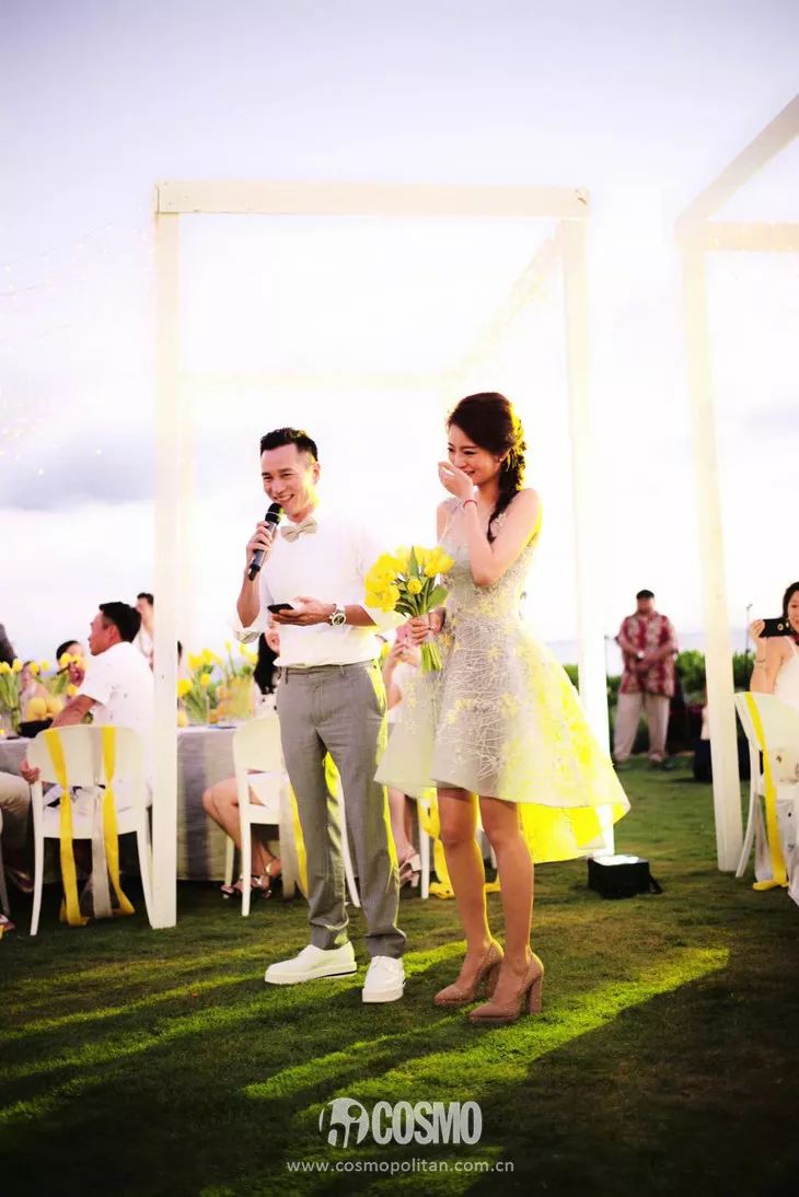 时髦办｜这位法国造型师穿衬衫结婚了，让我想起了赫本的头巾