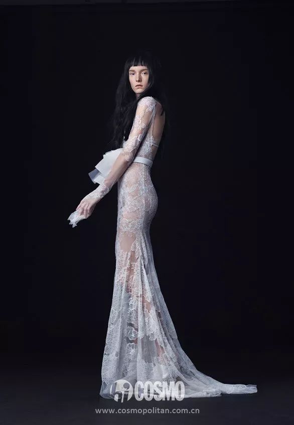 时髦办｜这位法国造型师穿衬衫结婚了，让我想起了赫本的头巾