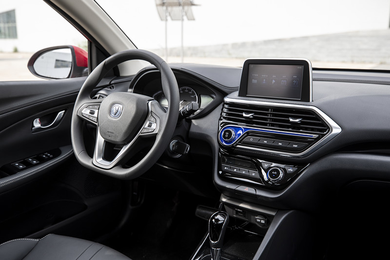 长安全新悦翔值得买吗,长安悦翔两厢2010款1.5豪华型评测