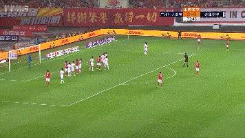 巅峰恒大超远任意球,广州恒大爆杆进球