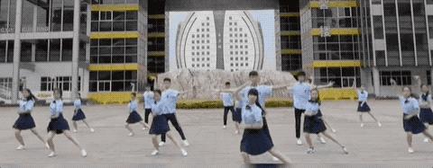 来，一二三四，二二三四，三二……