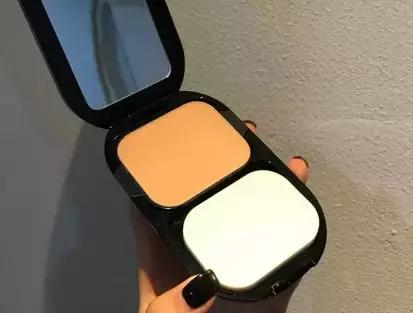 14.9元menow美诺持久控油遮瑕粉饼,bobbibrown遮瑕控油隐形毛孔粉饼