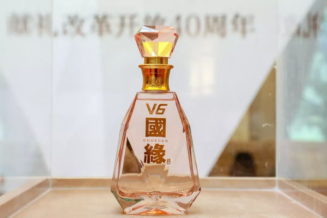 国缘入千元,水晶V锁定高端,名酒争夺战进入“千元赛点”?