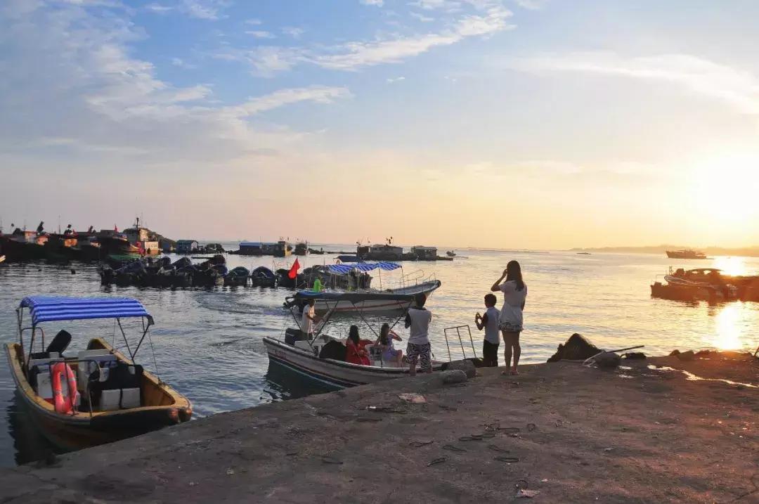 438元住*海湾红**海边酒店!豪享海鲜大餐、快艇出海、撒网打鱼等等