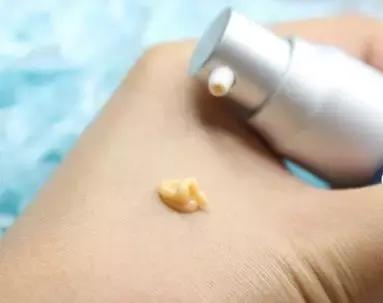 别再纠结用什么美白精华,美白精华推荐不反黑