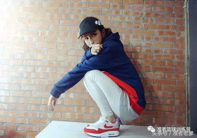 胸部撑起一滩水！被开价50万一晚，她是台湾超致命的Sneaker女孩