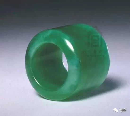 清代翡翠手镯鉴赏,钗头缀玉虫金盘