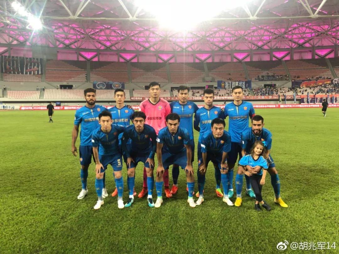 昔日“超白金一代”，现在只为享受足球，37岁的胡兆军在毅腾落叶归根