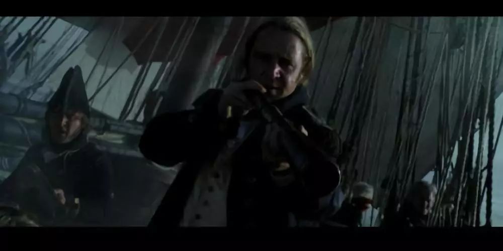 上尉的军装军衔是啥样的,上尉军官的军衔是什么样的