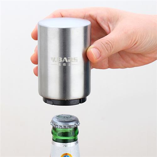 你们再喝几瓶吧，我的开瓶器还没玩够呢