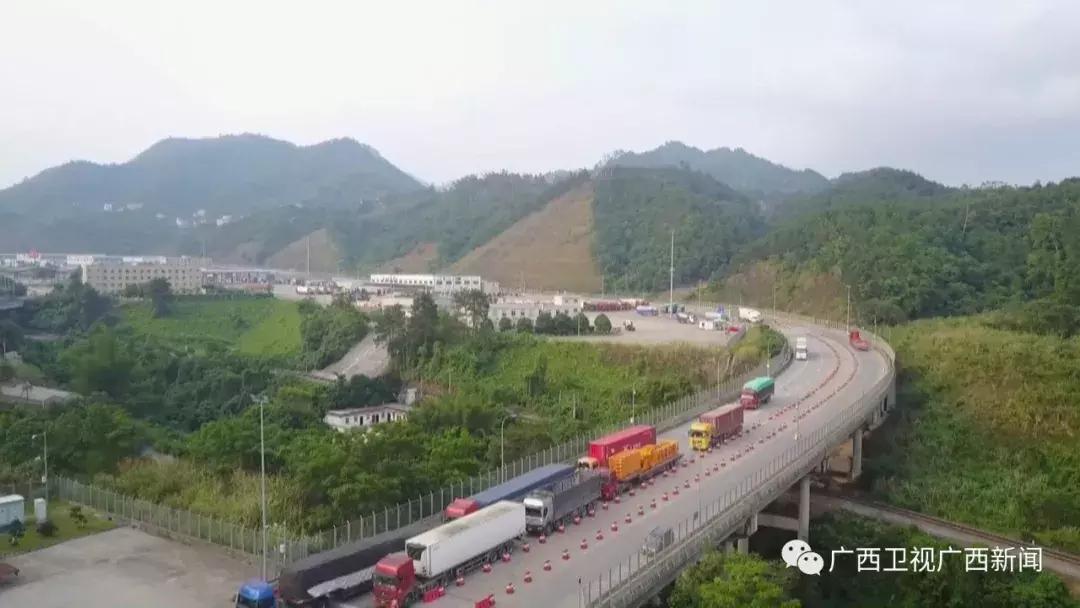 凭祥口岸贸易进出口总额,凭祥畅通绿色通道口岸繁忙而有序