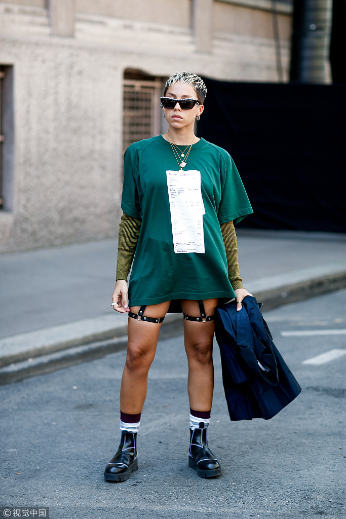 初秋穿衣“腿精”有套路下衣失踪学生袜帮你远离老寒腿