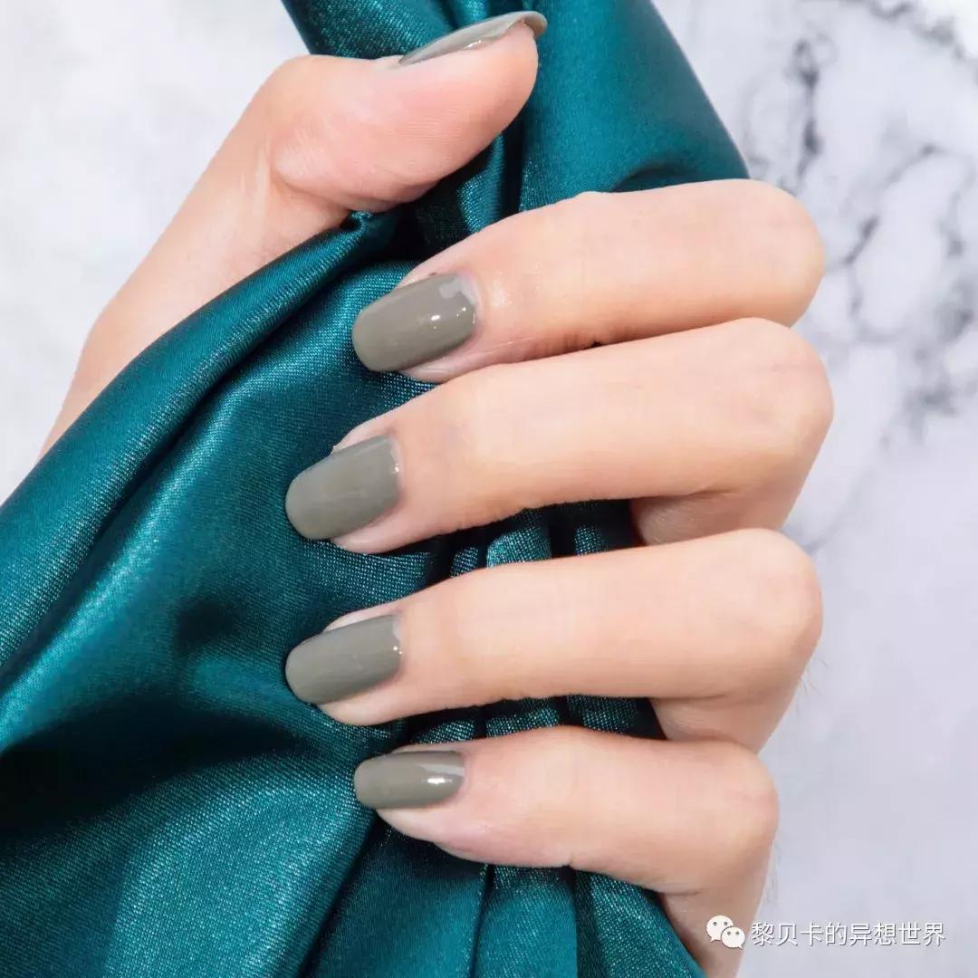 夏天指甲油2022年新款显白带钻,指甲油2022年流行网红夏天显白