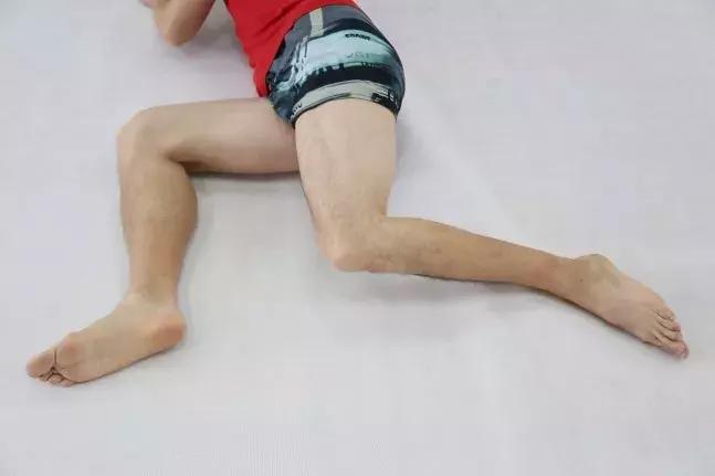 跑者膝盖痛,跑者右侧臀部疼怎么办