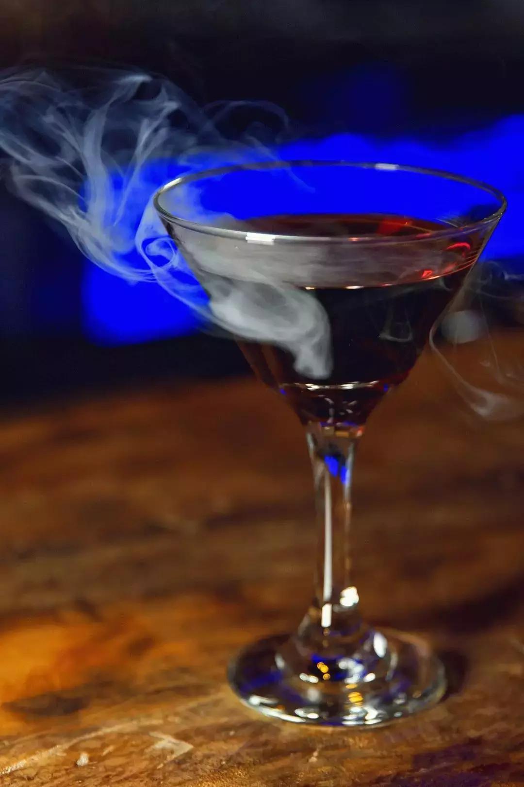 你经常去的酒吧,你经常去的酒吧叫什么