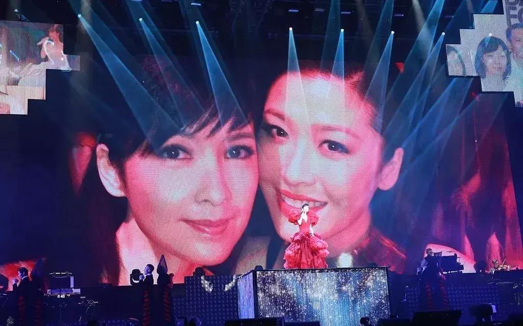 周慧敏20到51岁女神也老了,周慧敏51岁还是很年轻