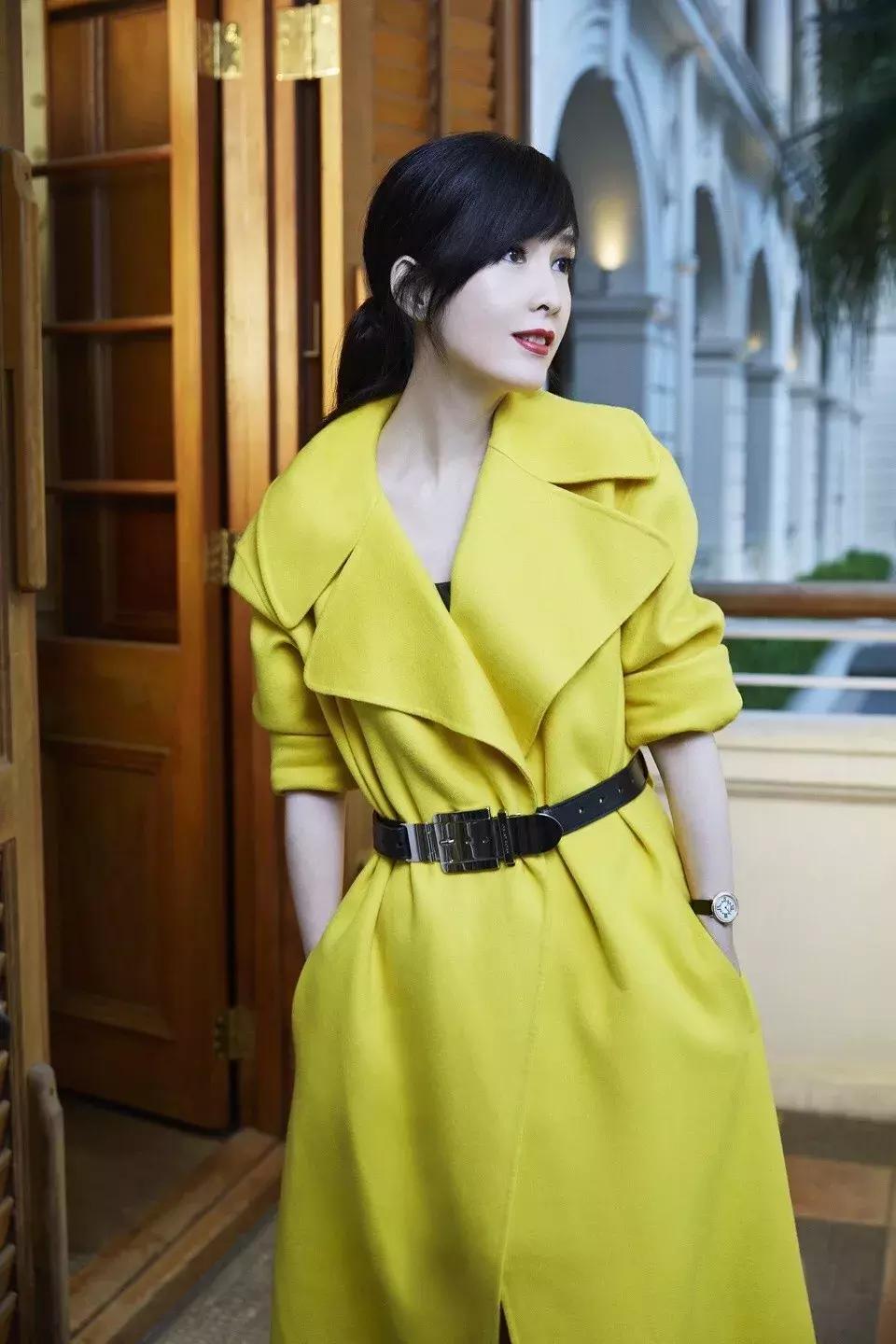 周慧敏20到51岁女神也老了,周慧敏51岁还是很年轻