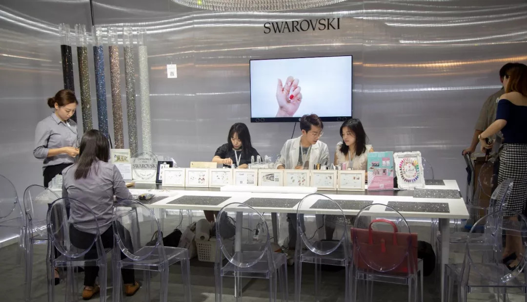 施华洛世奇翅膀,100万美金珠宝