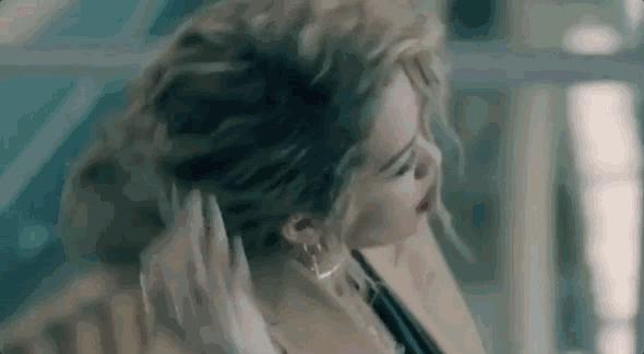 崇尚自由的RitaOra,百变穿衣打破界限