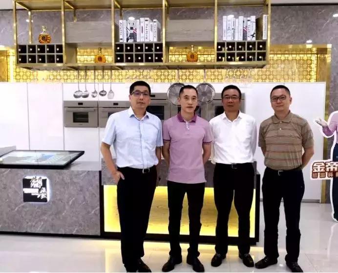 接班5年，“老板”还没变？