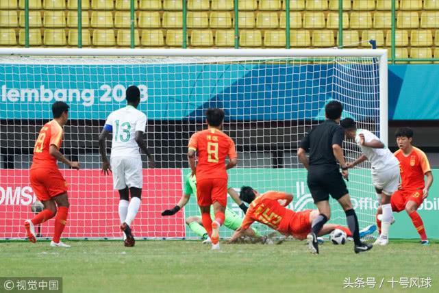 现场球迷视角中国队,现场国足4比1球迷反应