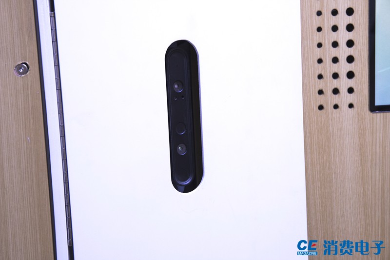 大牌云集！微软全息眼镜、索尼/爱普生智能手表，机器人都来了~