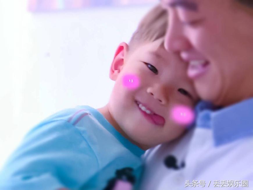 霍思燕带嗯哼看足球比赛,霍思燕嗯哼玩套圈