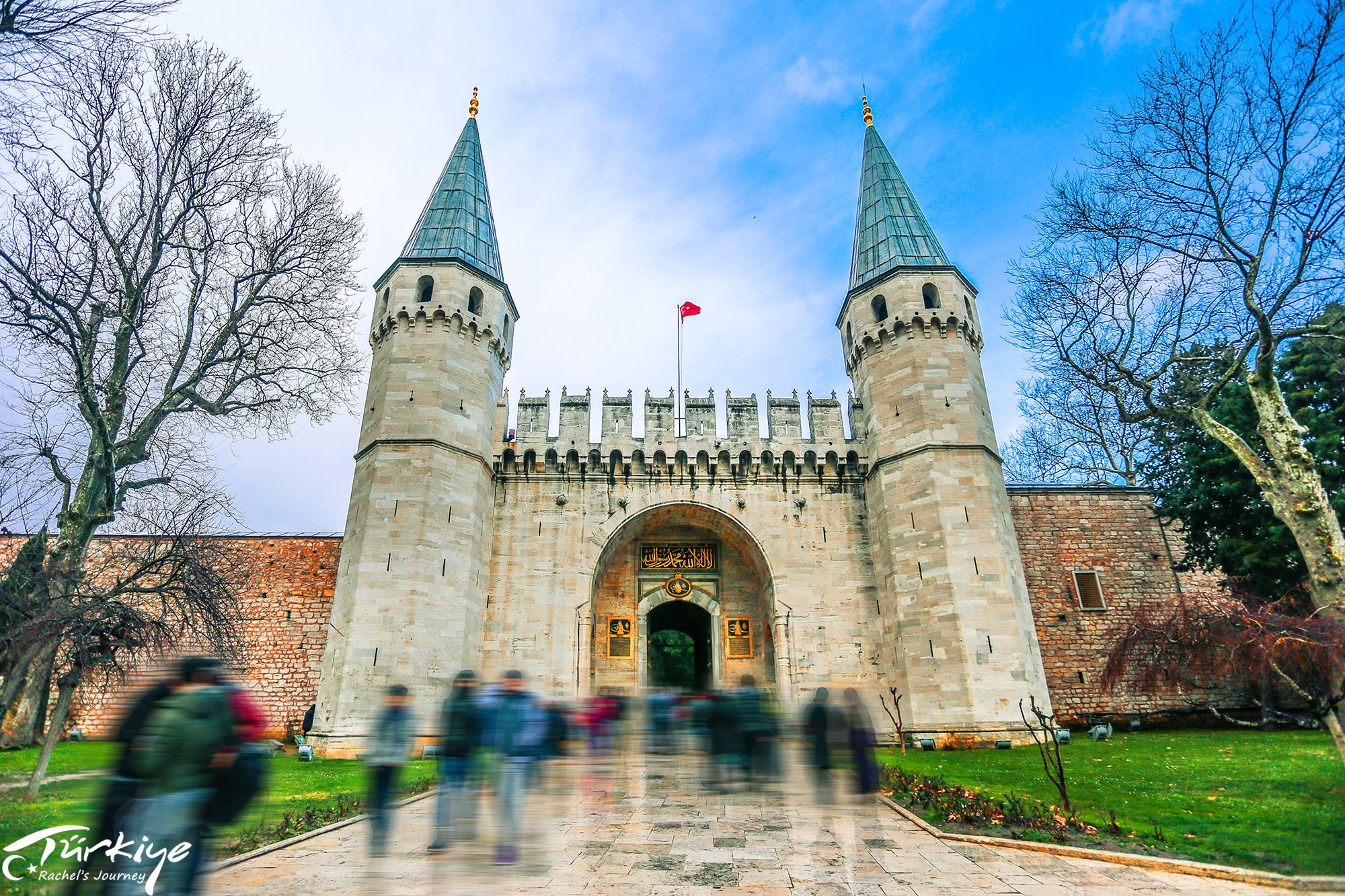 这座城市并非首都，却让人误以为它是，无法说清地处欧洲还是亚洲