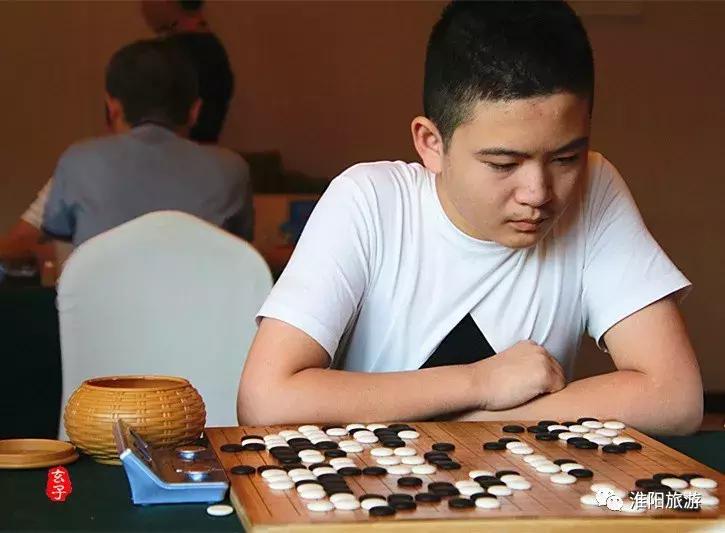 河南省政协副主席李英杰亲临淮阳“荷花杯”围棋棋王赛观战