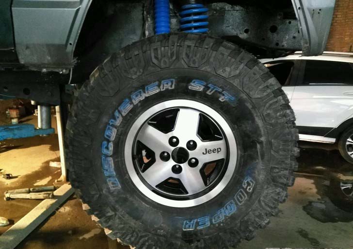 切诺基213改大脚,切诺基213升高5寸改装