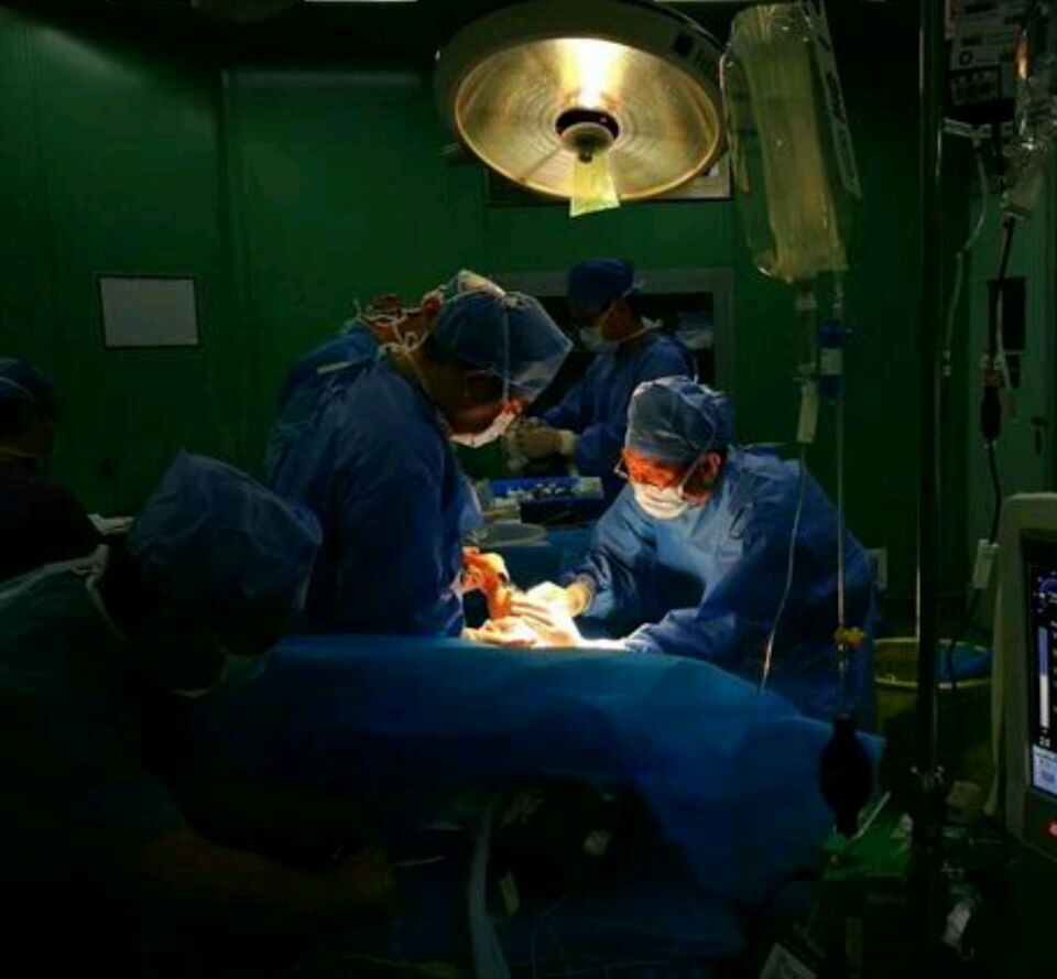 煤气爆炸烧伤的两个孩子,13岁孩子煤气爆炸重度烧伤