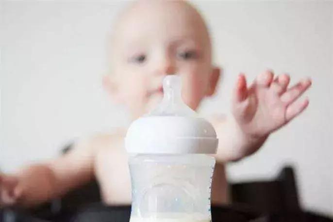 冲奶水太凉有影响吗,冲奶稍微奶粉多了一点有事吗