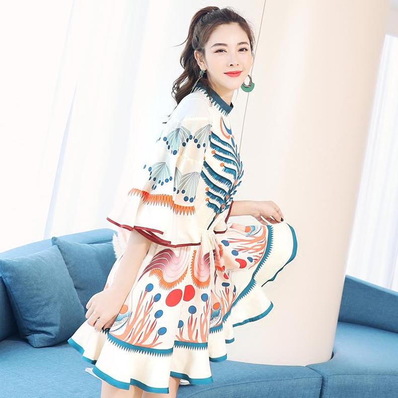 潮流印花连衣裙，夏末初秋魅力依旧