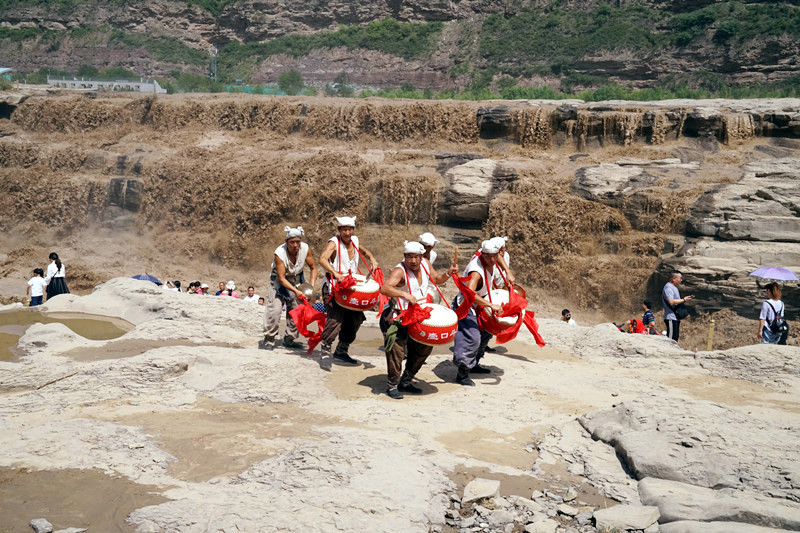 壶口瀑布水底冒烟原因,航拍壶口瀑布水底冒烟