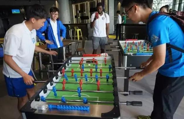 造价千万的完美球场秋天的青山湖边藏了一个网红级别的团建圣地