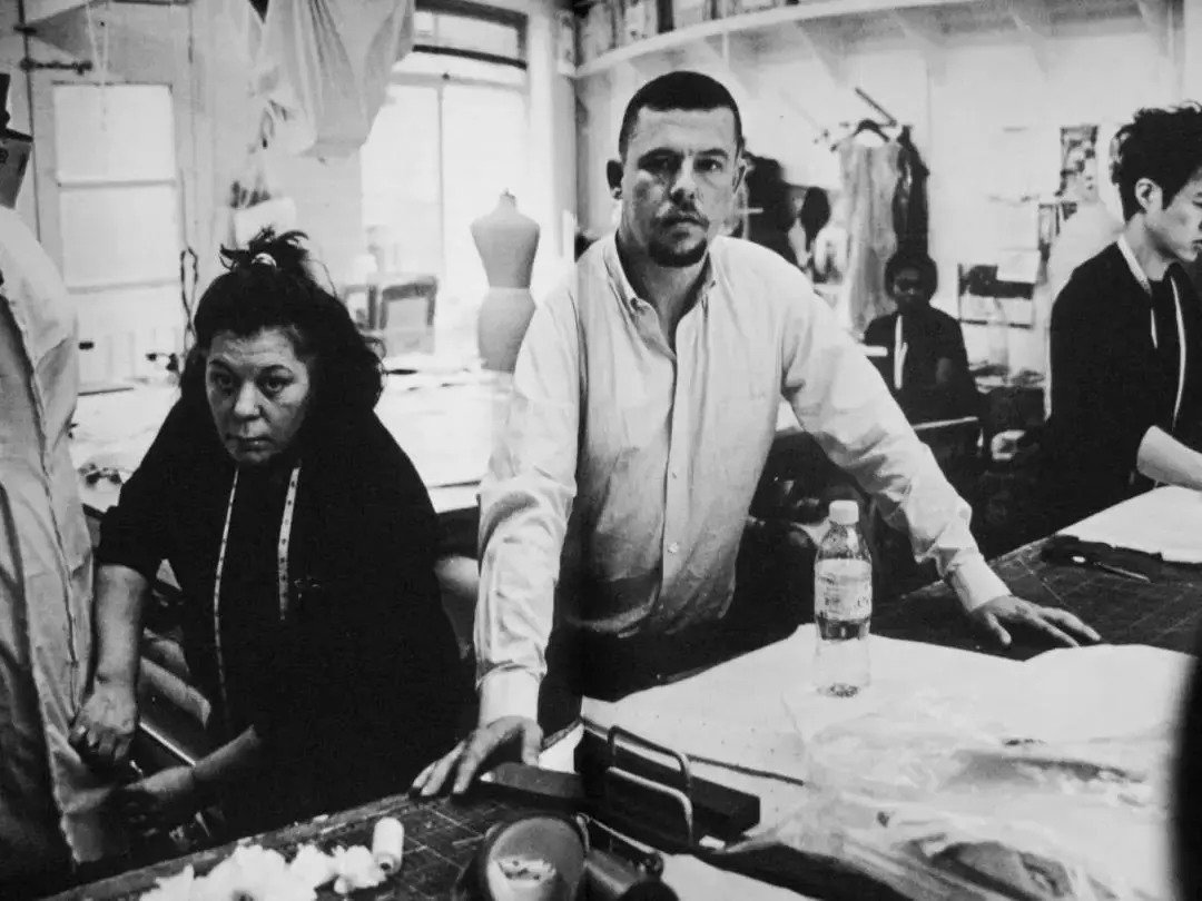 alexandermcqueen代表作品,alexandermcqueen是高定吗