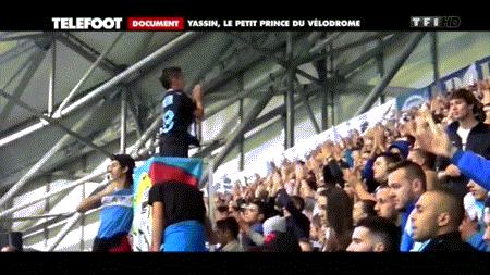 开场10秒他就进球了,对方球员怎么都站着不动?