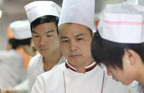 00后做厨师有前途吗,做厨师为什么工资那么低